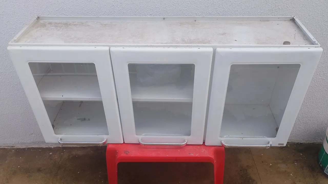 Armário de cozinha com 3 portas