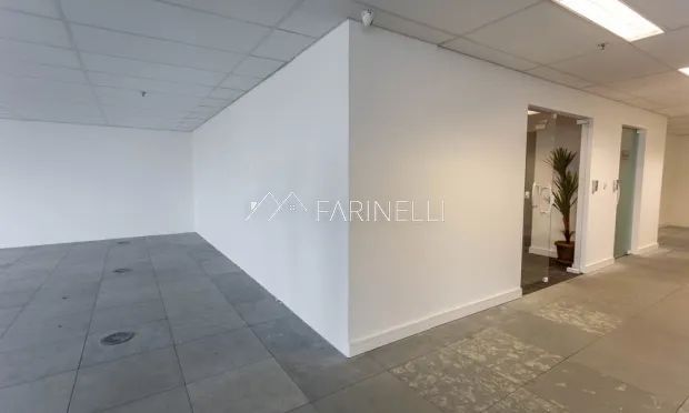 Excelente sala comercial em prédio na Presidente Vargas