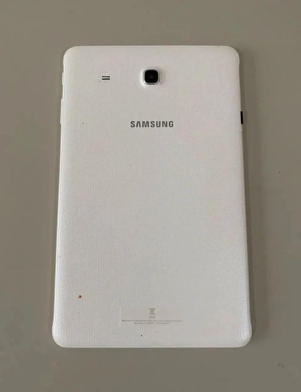 Tablet Samsung -  Galaxy Tab E - com fonte e cartão SD