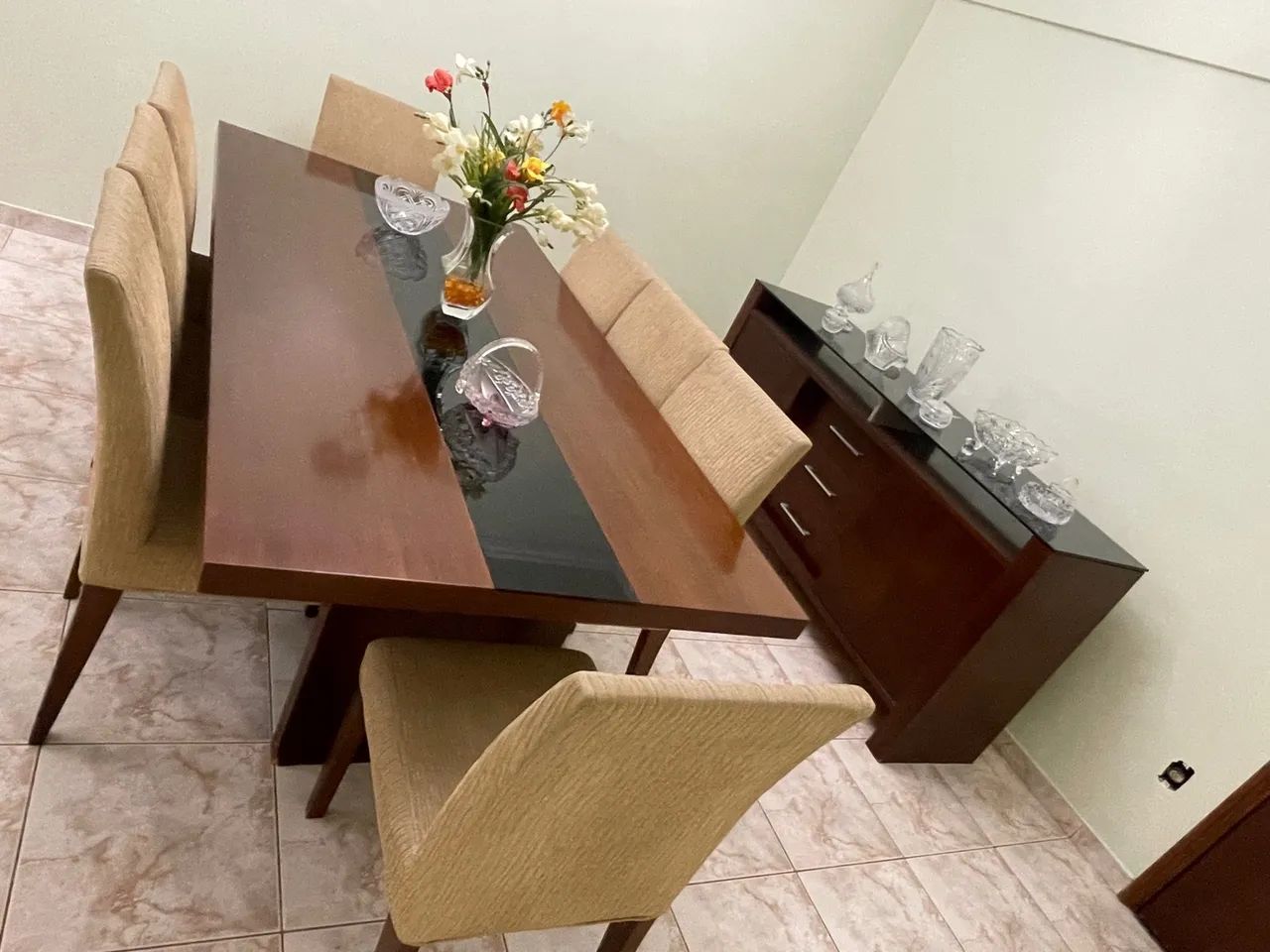 Sala de Jantar com 8 cadeiras + buffet  - Foto 2