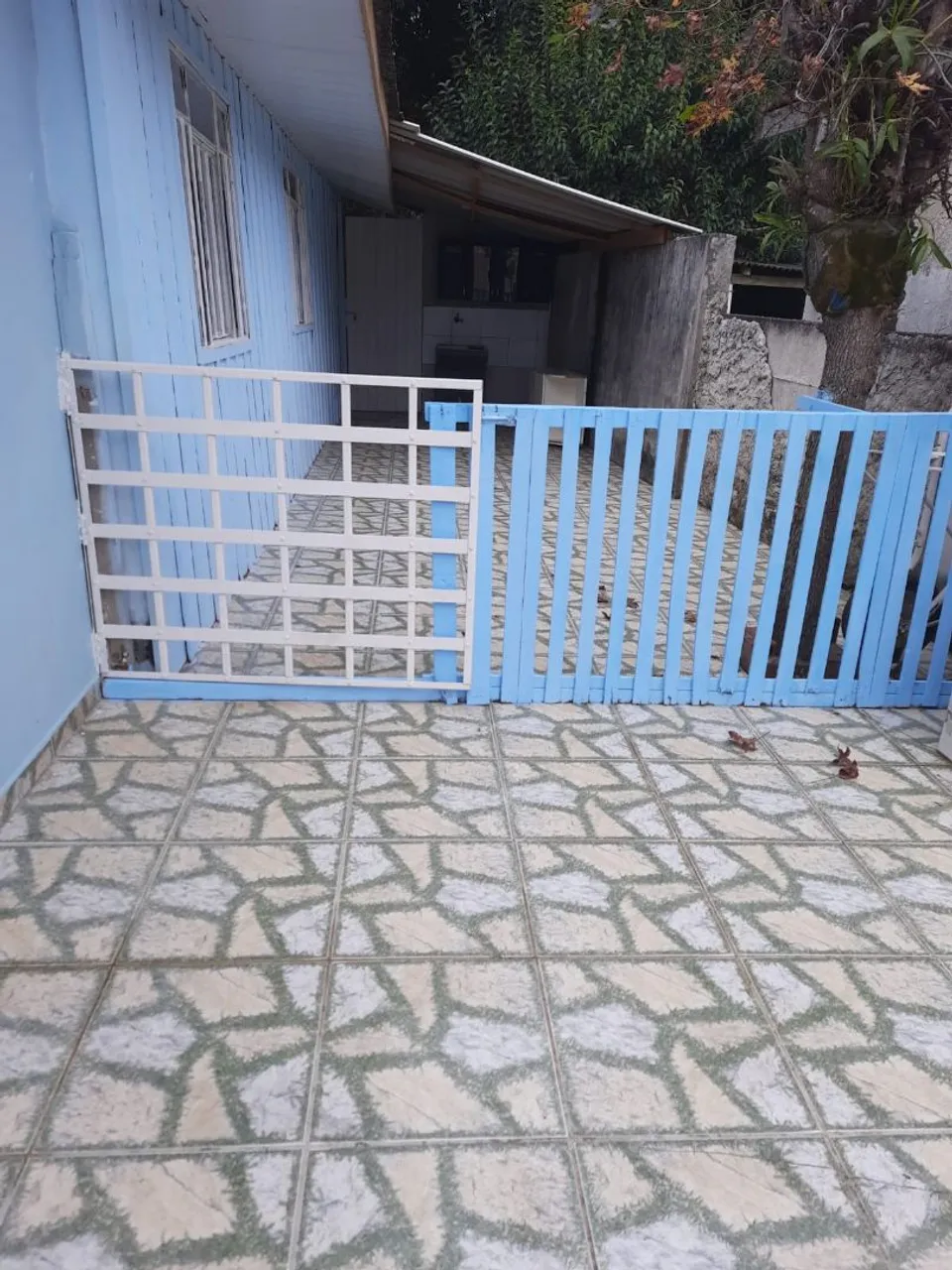 Aluga-se casa dos fundos direto com proprietário