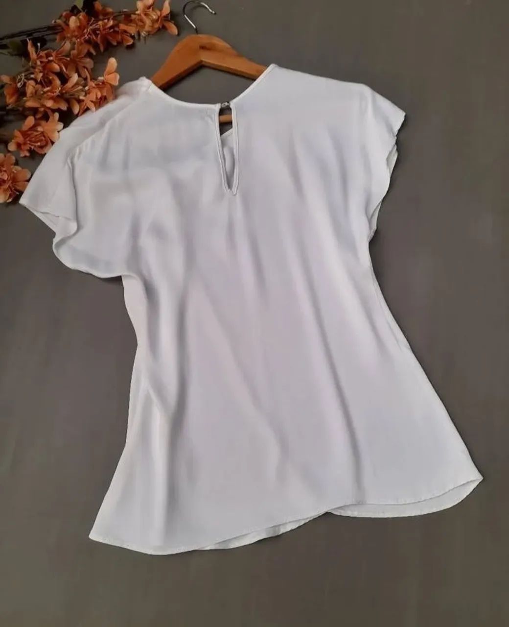 Blusa de Manga Curta Branca Elegante - Foto 2