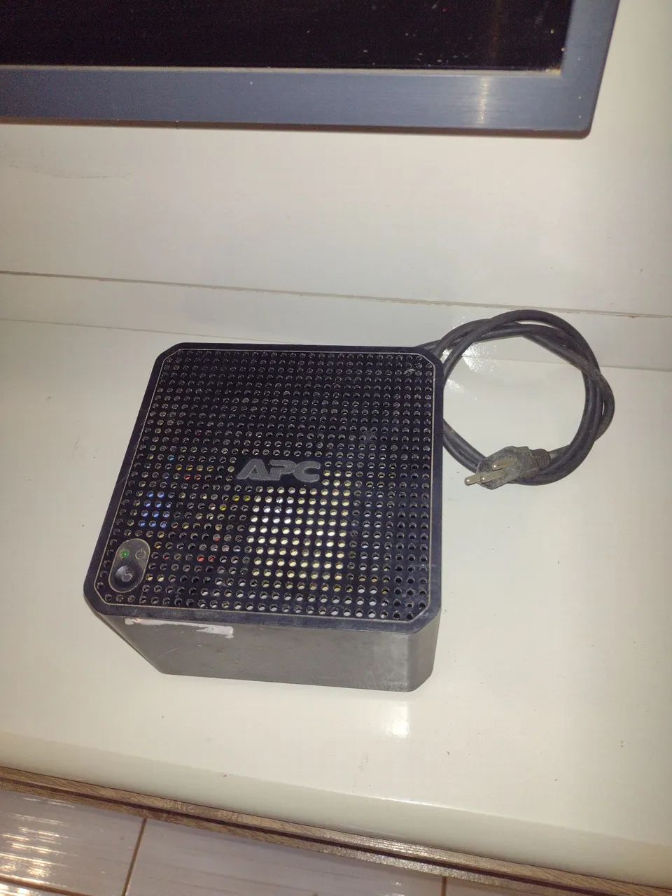 Estabilizador APC 300VA