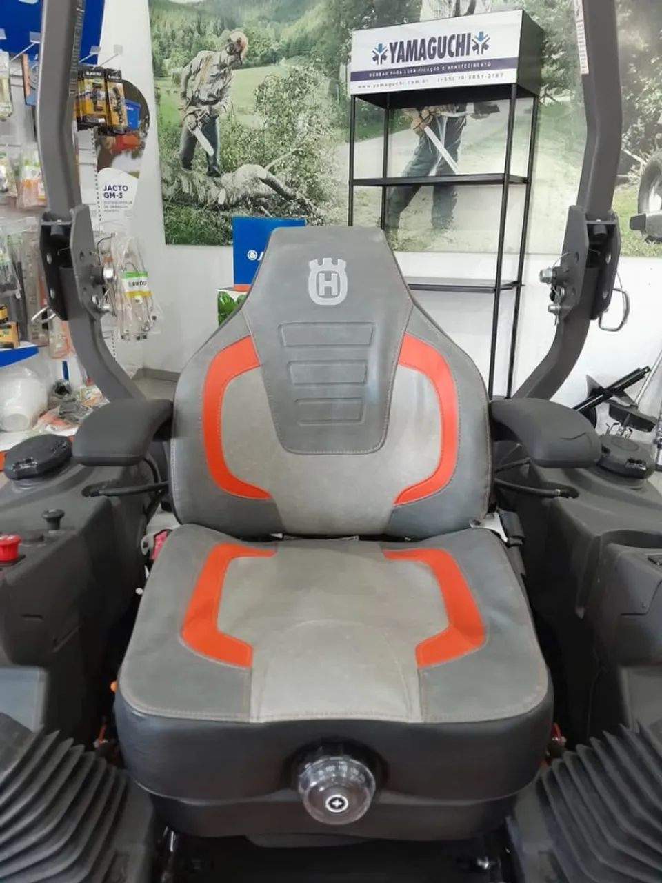 Cortador de Grama Husqvarna Giro Zero Z560X (31HP) - Outros itens