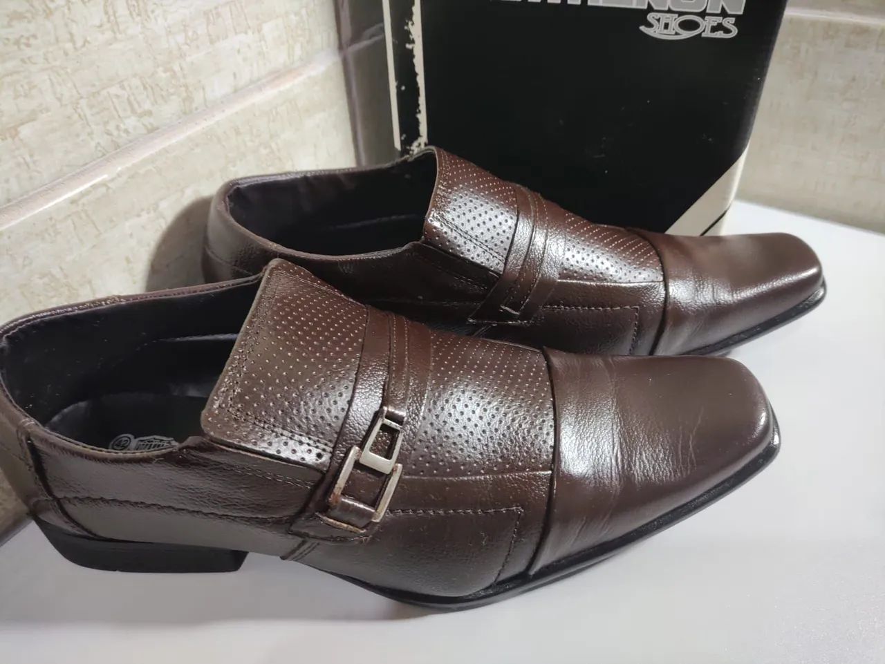 Sapatos Masculinos Marrom  de Couro- Tamanho 42. - Foto 2
