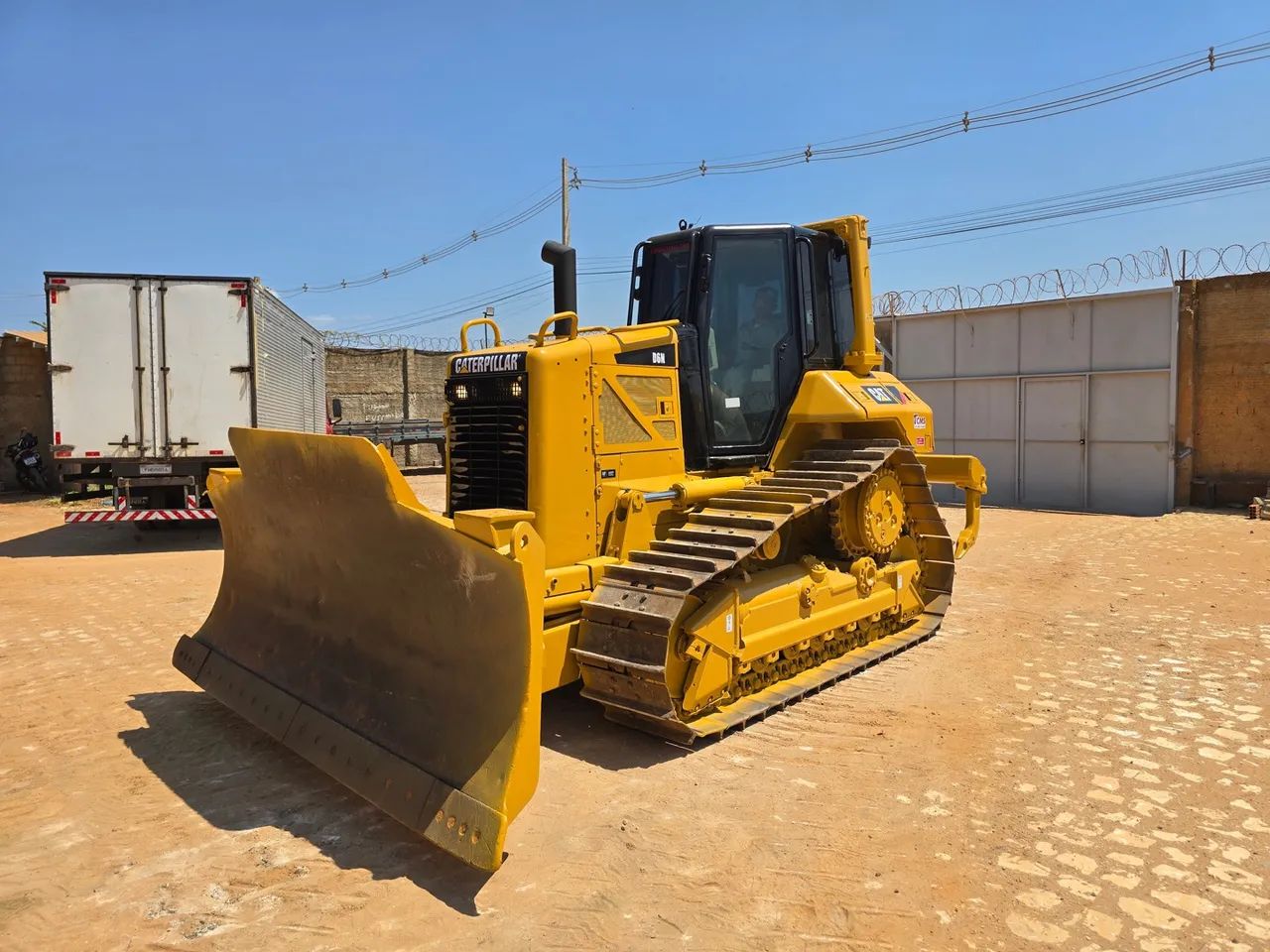 Trator de Esteira Caterpillar D6N - 2012