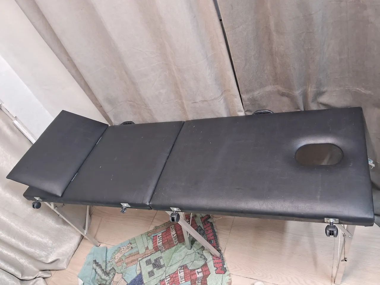 Mesa de Massagem Profissional,  cílios ou desingner de sobrancelhas 