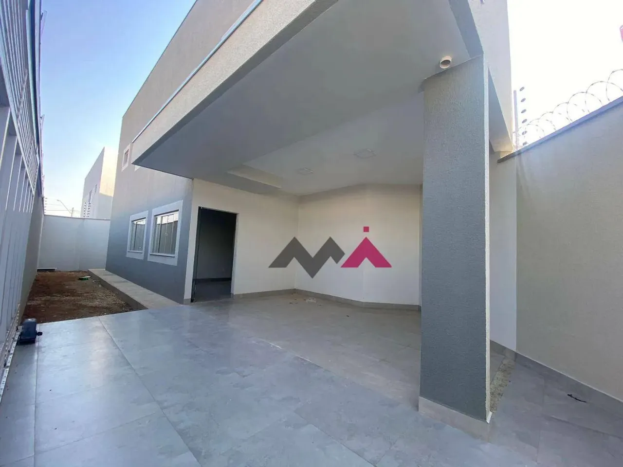 Sobrado 3 Suites, 142 m² - venda por R$ 700.000 ou aluguel por R$ 4.700/mês - 505 Sul - Pa
