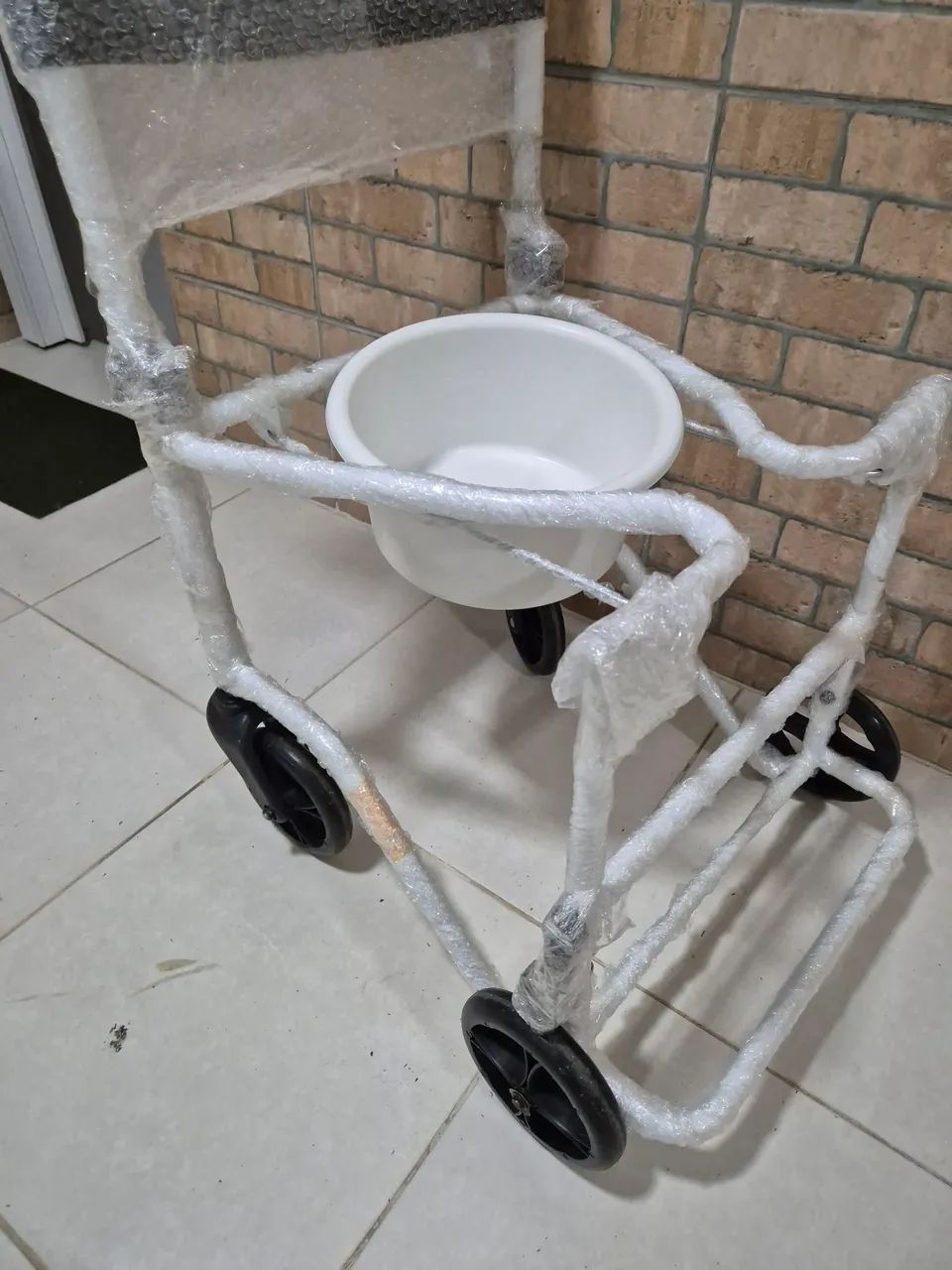Cadeira de Banho com Rodas - Foto 5