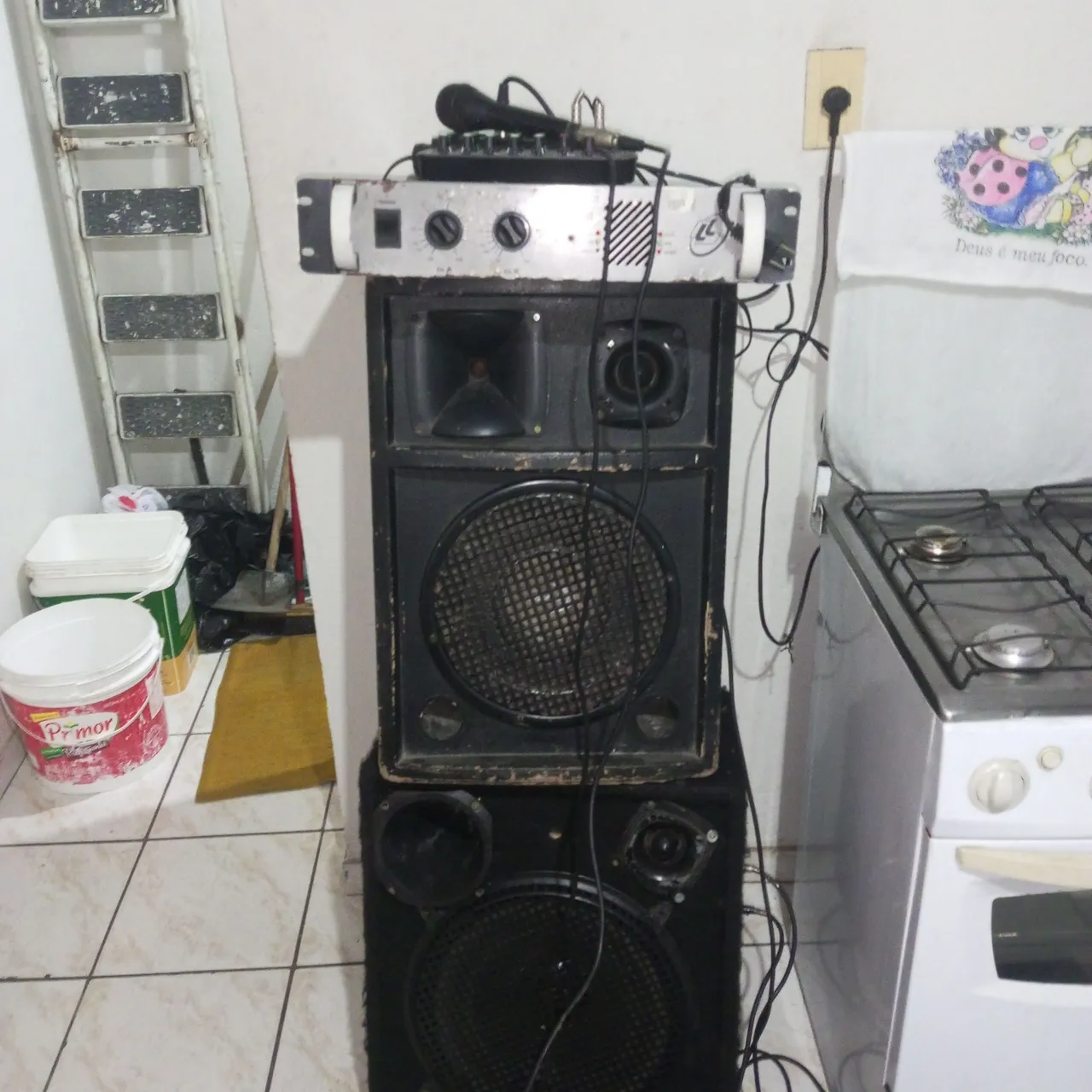 Caixa de som profissional