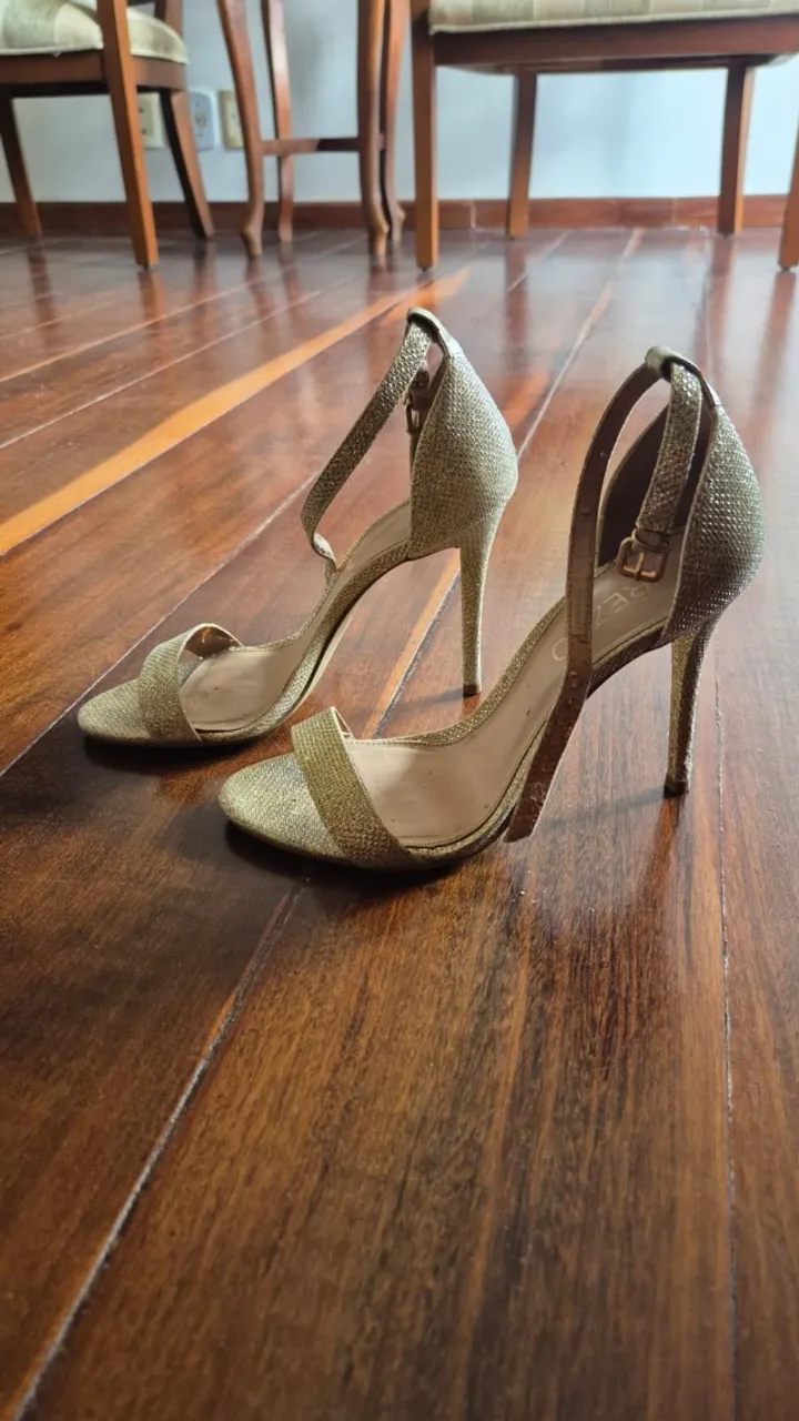 Sandália Arezzo Isabelli Dourada