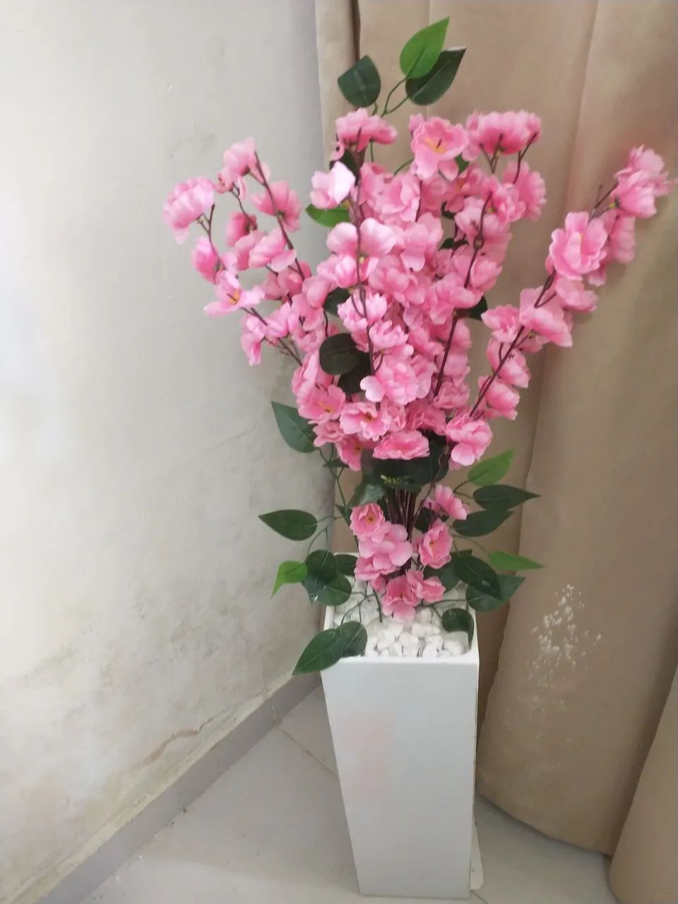 Vaso decorativo com flores de cerejeira - Foto 4