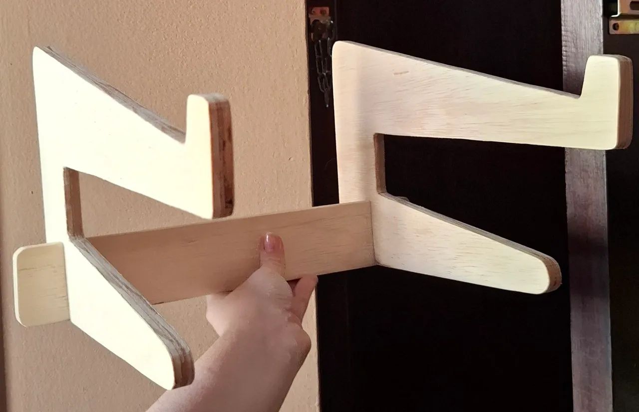 Suporte para notebook em madeira 64312829573890121