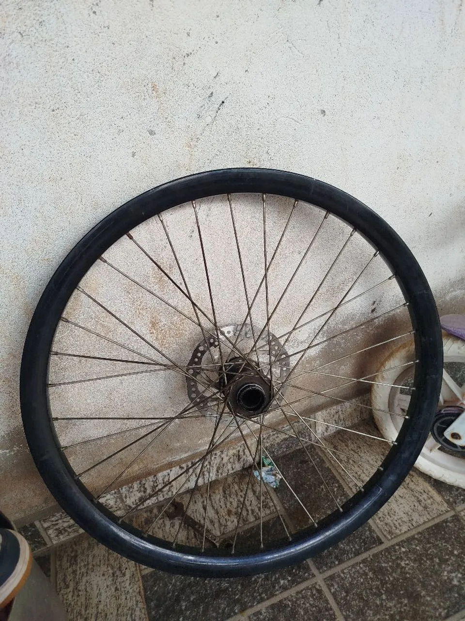 Roda de bicicleta aro 26 com disco de freio