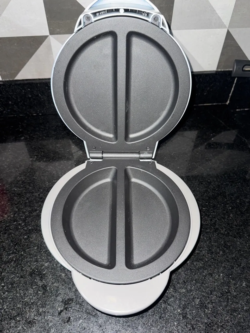 Omeleteira Elétrica Dupla - Praticidade na Cozinha!