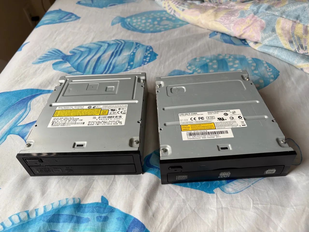 Dois drives de DVD-RW internos