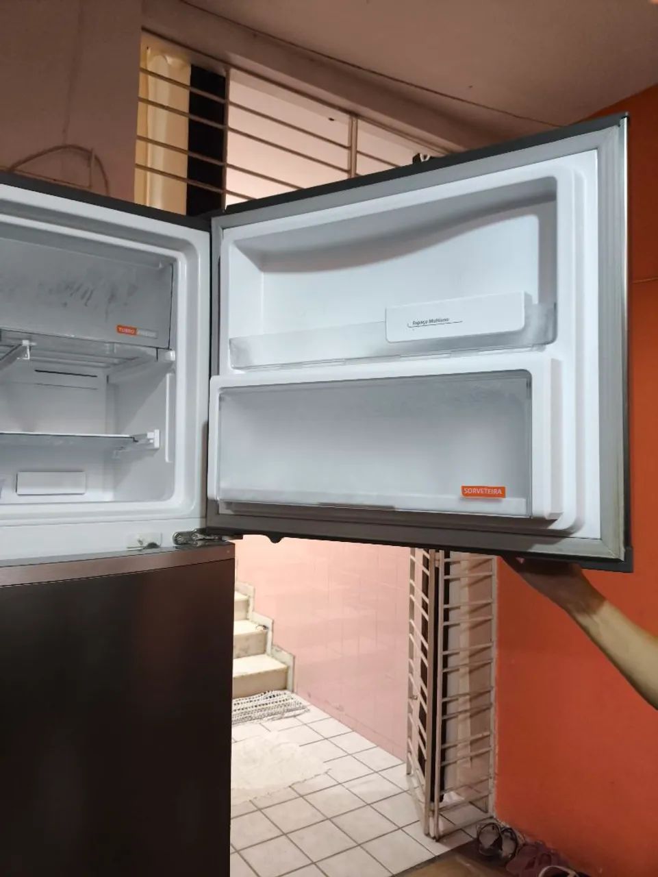 Vendo uma geladeira Frost Free Brastemp 