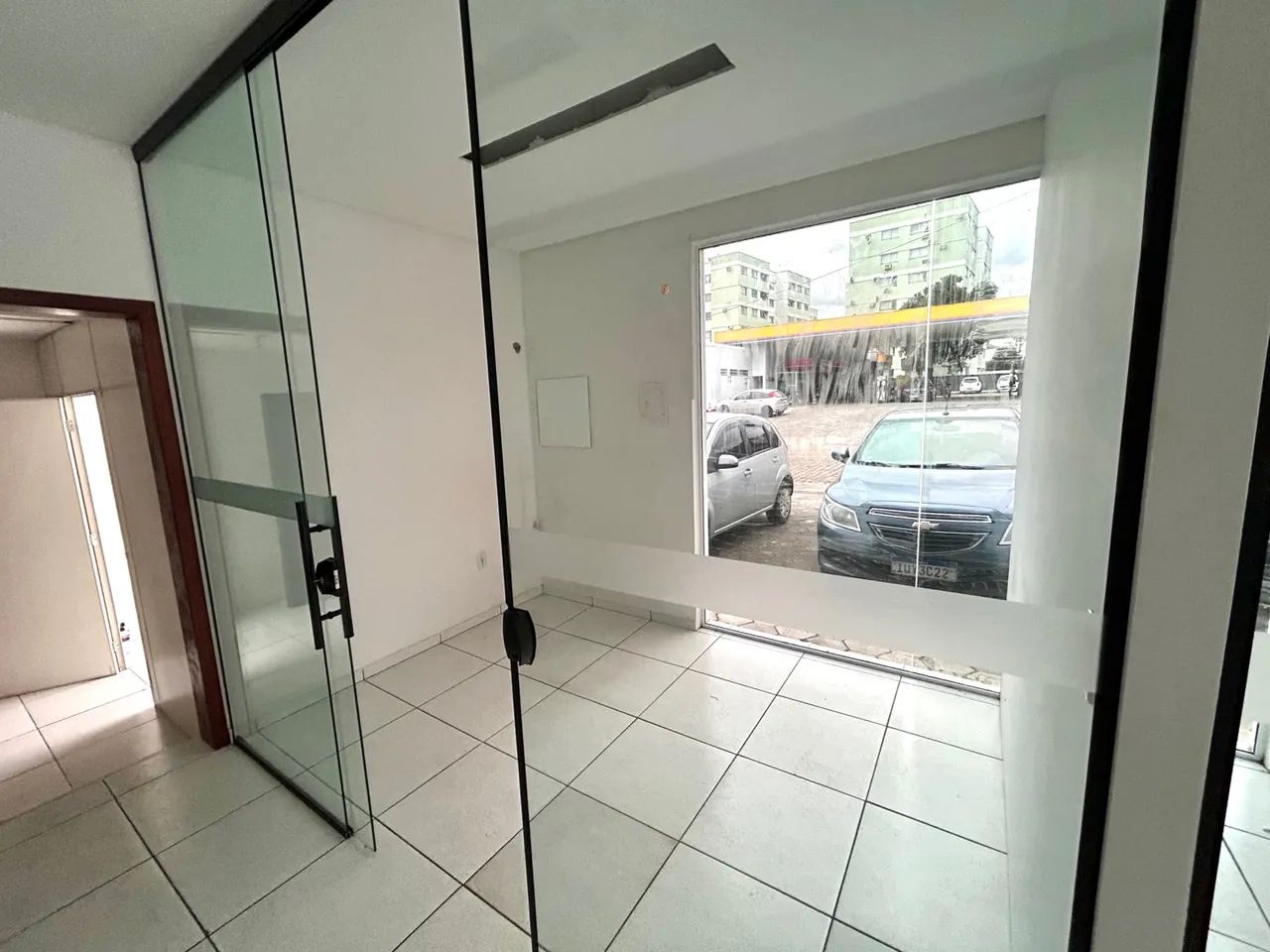 Portas de vidro com estrutura de aço - Foto 2