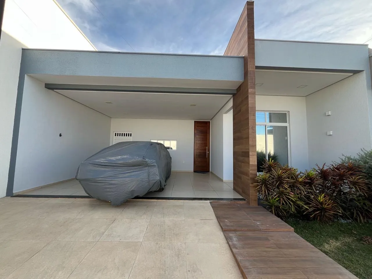 Alugo casa em condomínio fechado