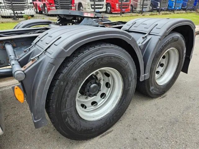 Iveco Hiway 440 6x2 Ano 2017 Teto Alto automático Suspensão Mola - Foto 8