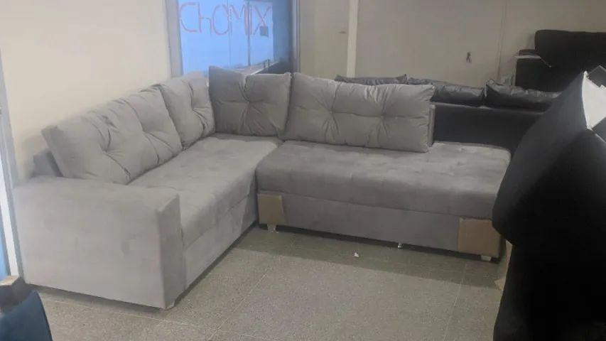 SOFA DE CANTO NOVO 5 LUGARES COM PUFF ESPUMA D33 VELUDO PREMIUM