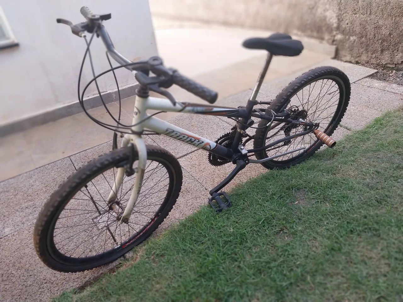 Bicicleta Track - Aro 24 - 18 marchas - Foto 5