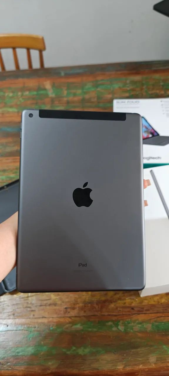 iPad  9° geração 256 Gb com teclado e capa Logitech - Foto 6