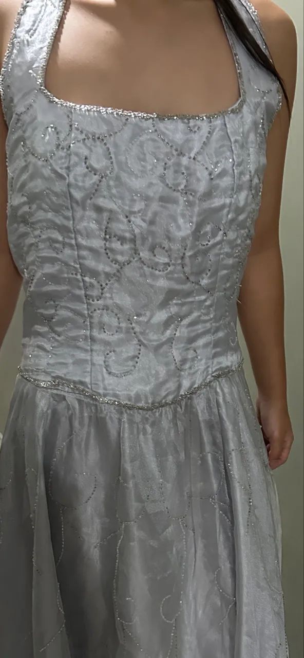 Vendo vestido cinza prata