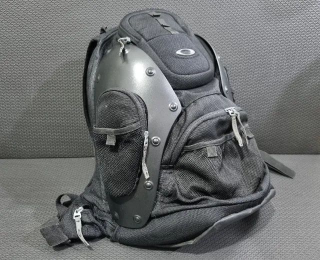 Mochila Oakley Hardshell (importada do Japão)