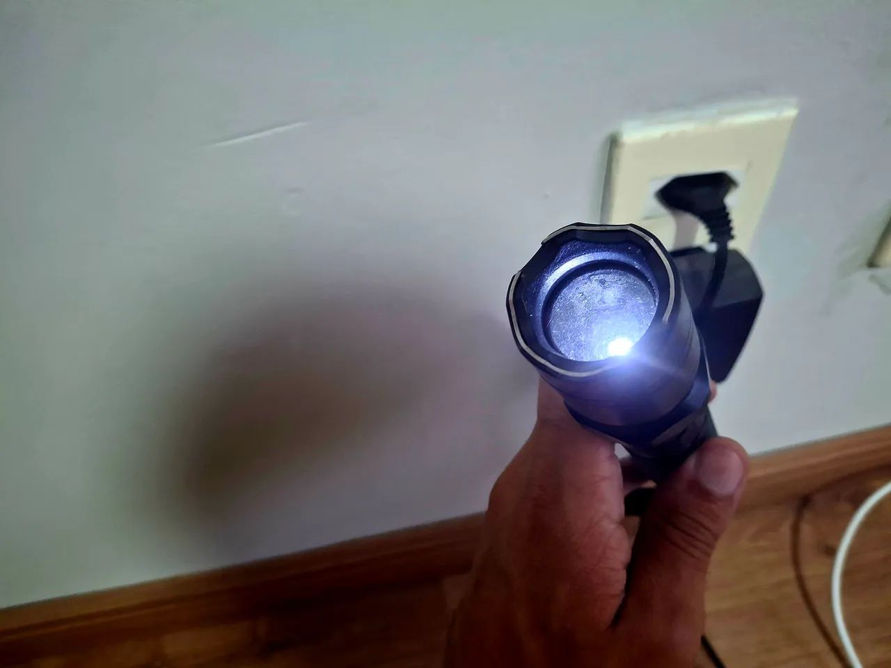 Lanterna Segurança 1101 Light Flashlight, Defeito. - Foto 4