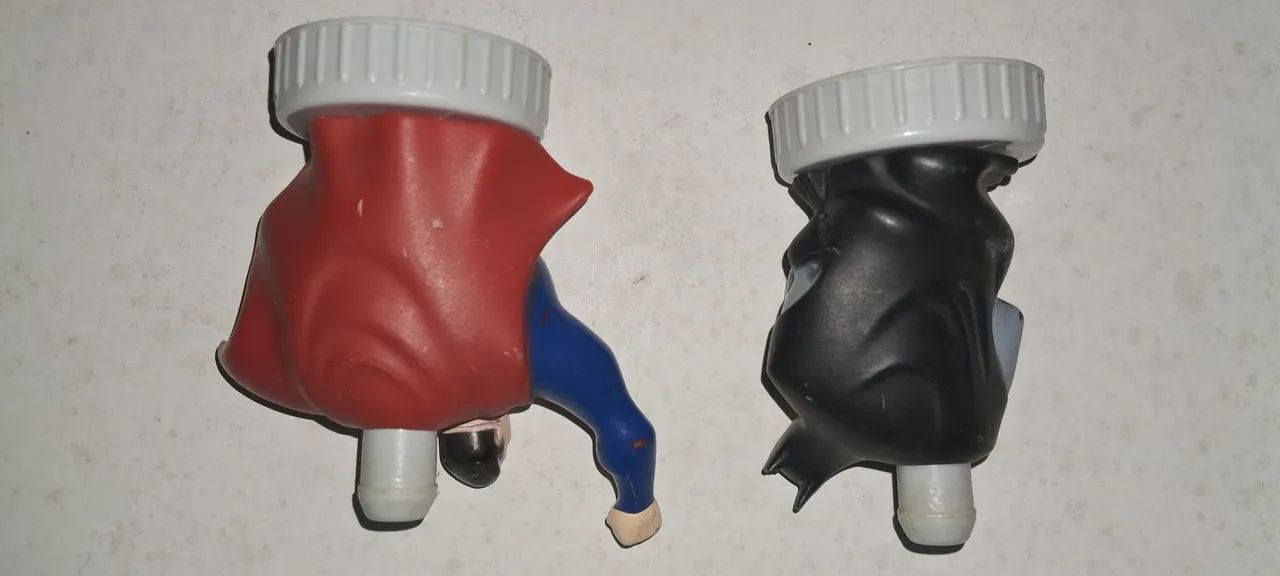 Bonecos Superman e Batman suco belly washers - Foto 2