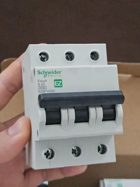 Three-Pole Circuit Breaker 25A - Schneider Easy9 - NEW