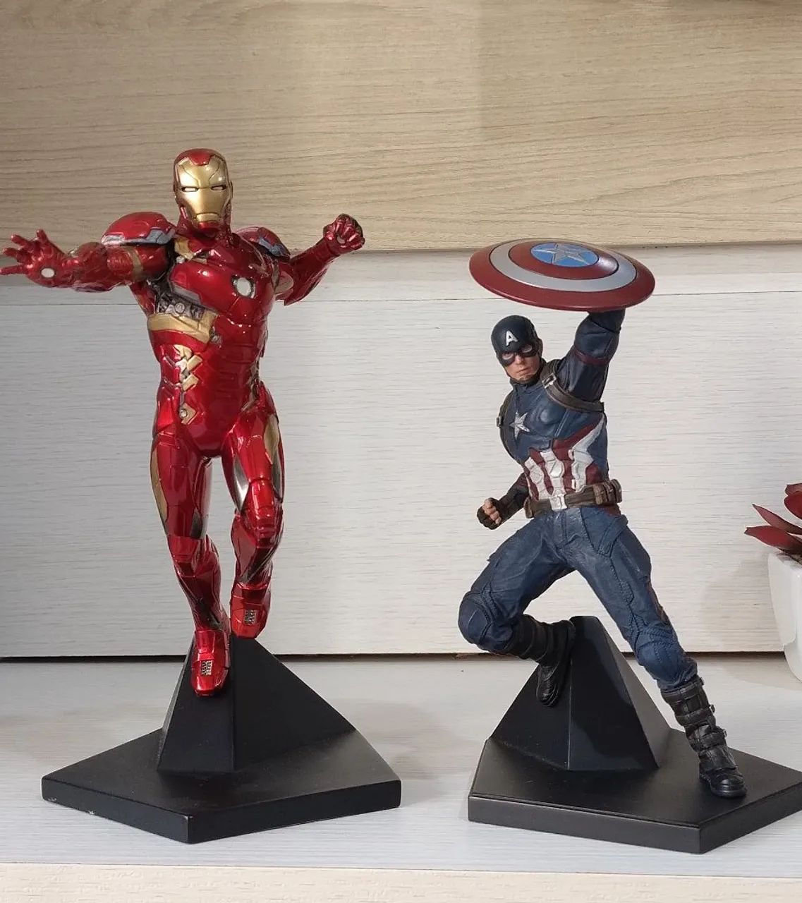 Estátuas Iron Studios: Capitão América e Homem de Ferro 1/10 - Foto 4