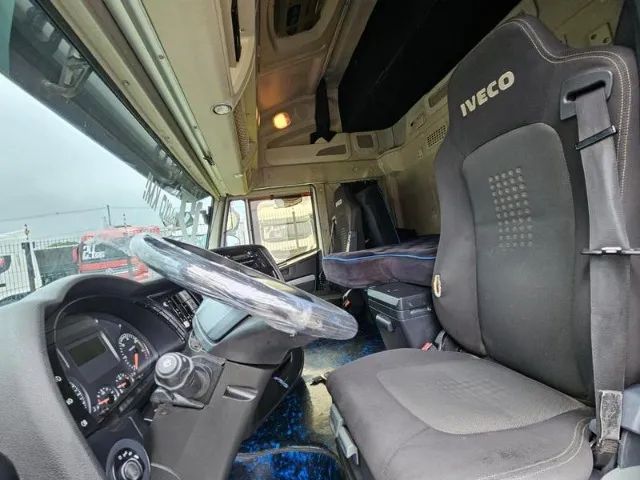 Iveco Hiway 440 6x2 Ano 2017 Teto Alto automático Suspensão Mola - Foto 11