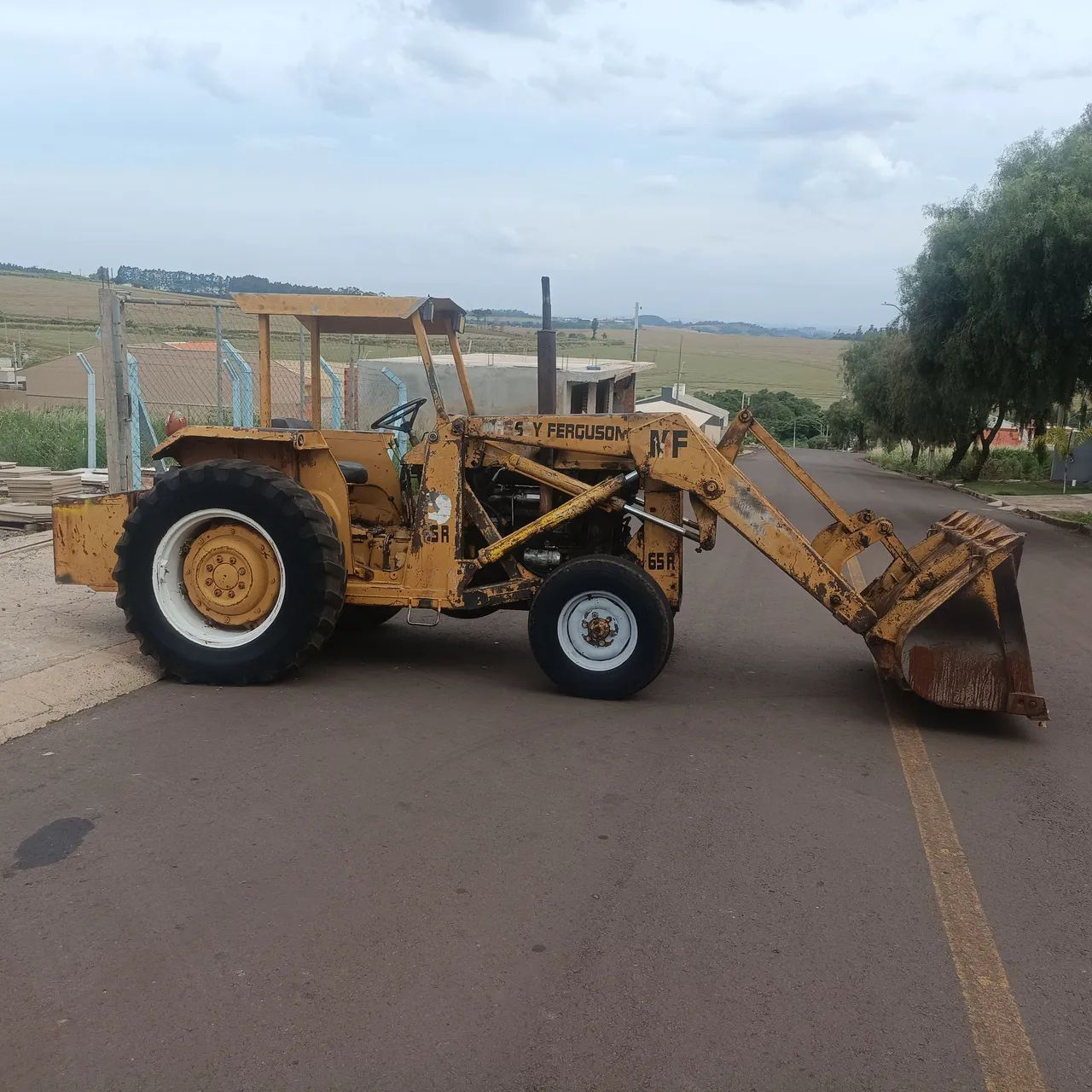 Pá carregadeira mf65r  - Foto 2