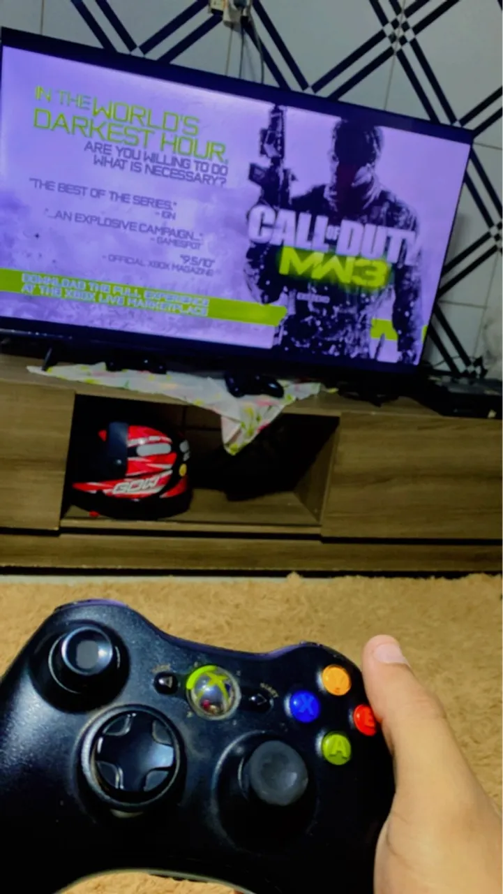 Vendo Xbox 360 - 3 controles e um jogo
