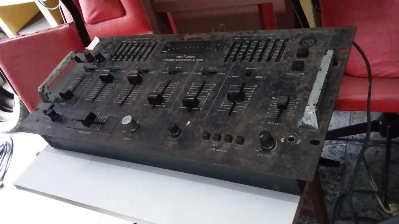 Mesa de DJ PMX-2001 - Preamp Mixer/Equalizador
