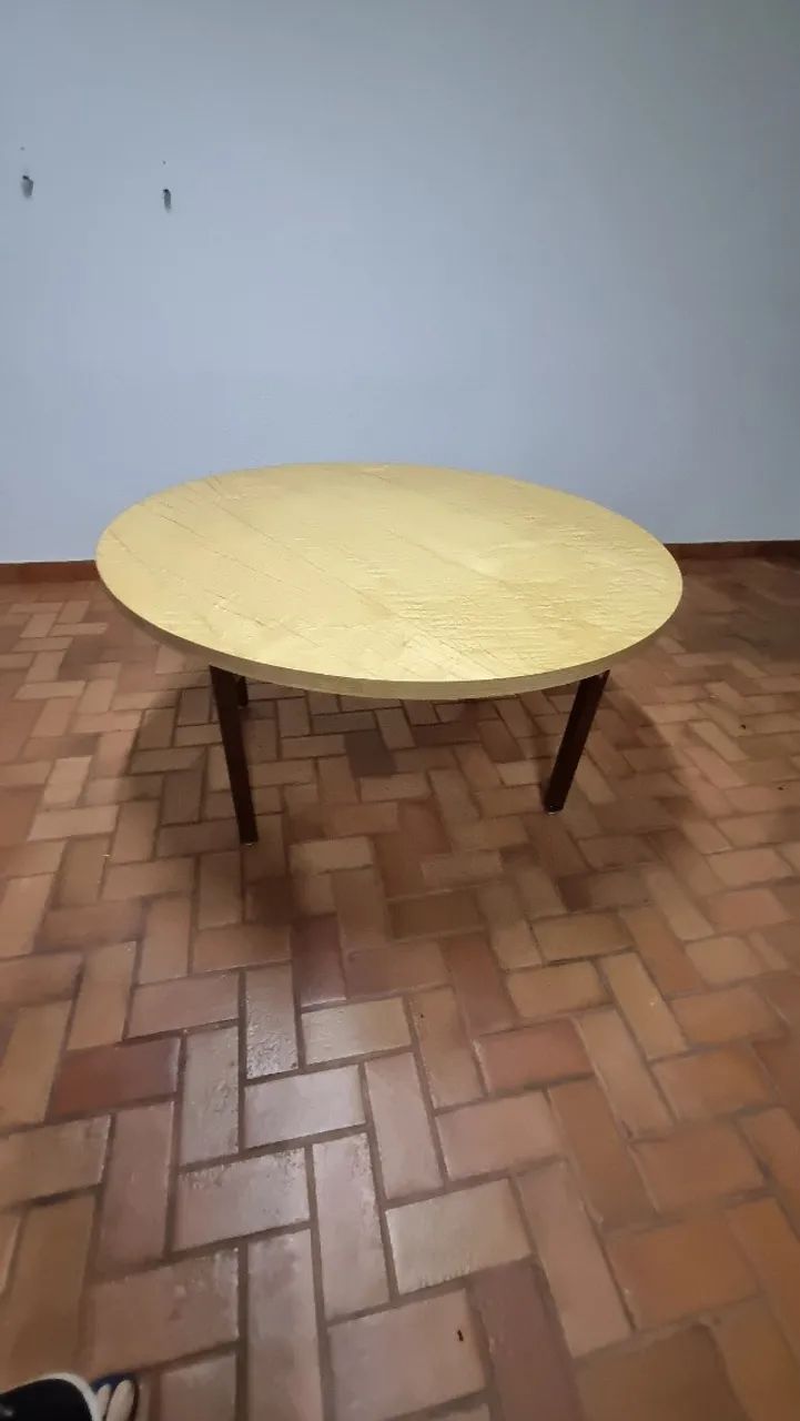 Mesa madeira redonda 1,5m diâmetro
