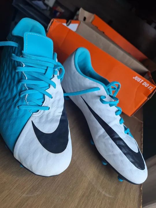 Chuteira Nike HyperVenom