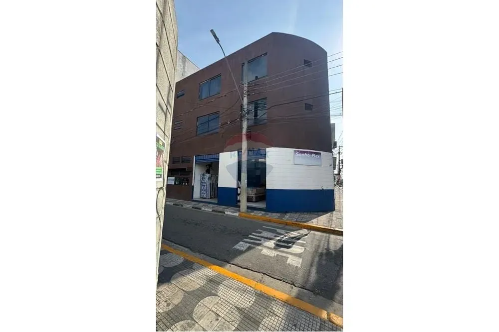 Prédio com 2 salas comerciais locadas