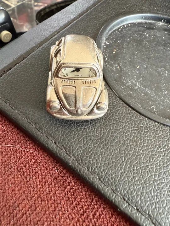 Mini fusca relógio