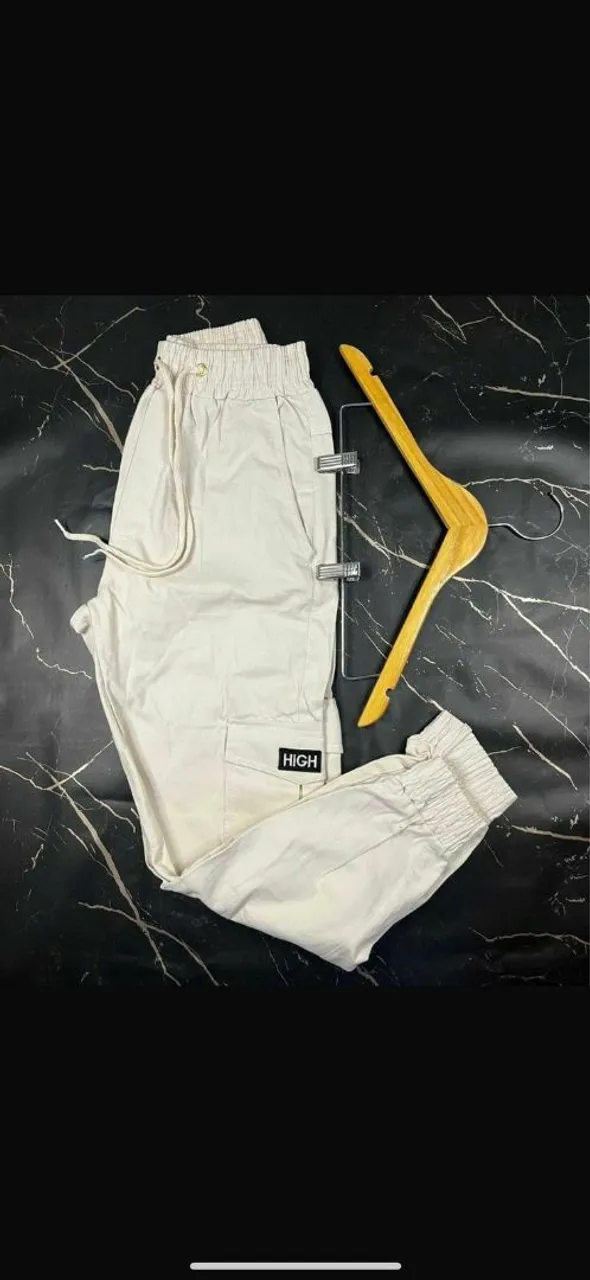 Calça Cargo Bege com Detalhe HIGH