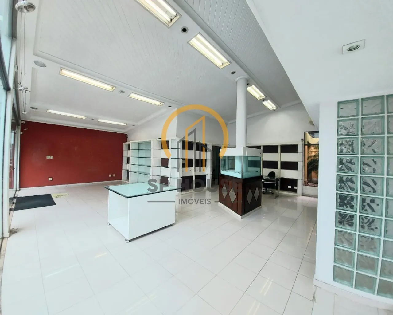 Loja de esquina para locação, 5 salas, 2 vagas, cozinha, 187 m², Aclimação.