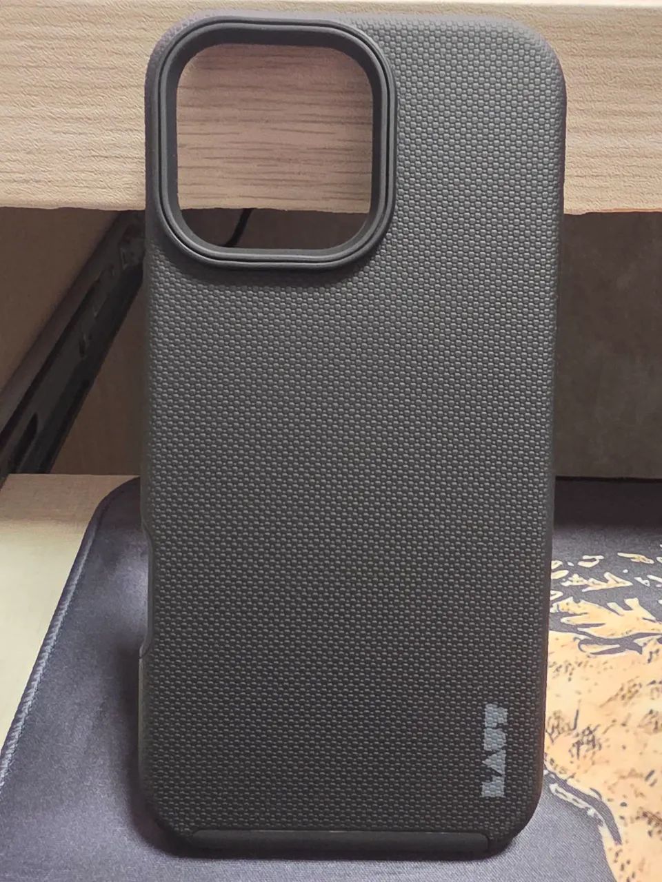 Capa Case Preta Magsafe Laut Shield IPhone 16 Pro Max