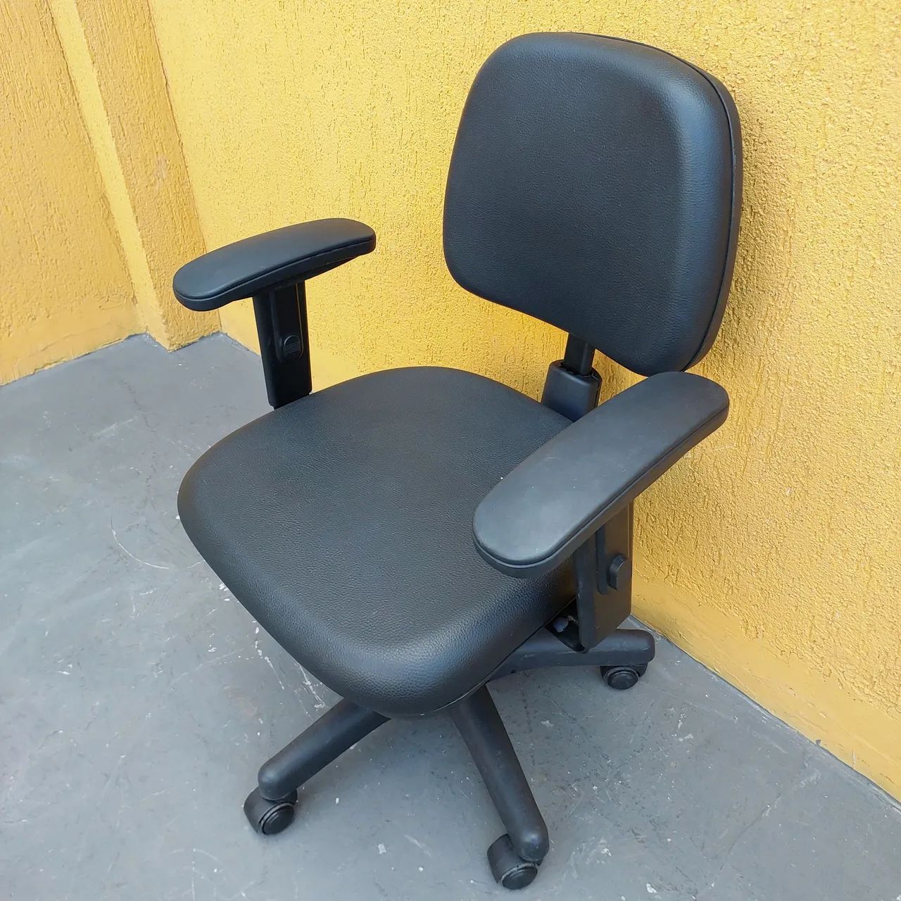 Cadeira de Escritório com braços  - Foto 2