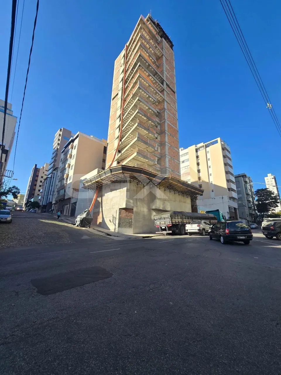 Apartamento à venda no Centro, 4 quartos sendo 3 suítes.