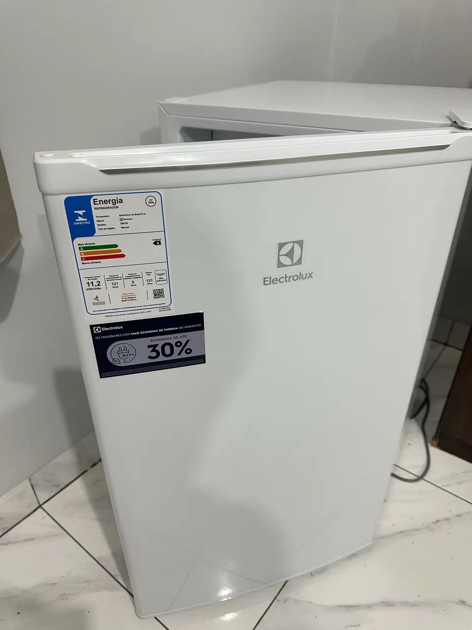 FRIGOBAR ELETROLUX 121L NOVO - Foto 2