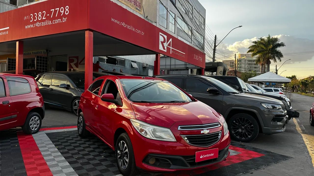 Chevrolet Onix ONIX HATCH LT 1.0 8V FLEXPOWER 5P MEC. 2013