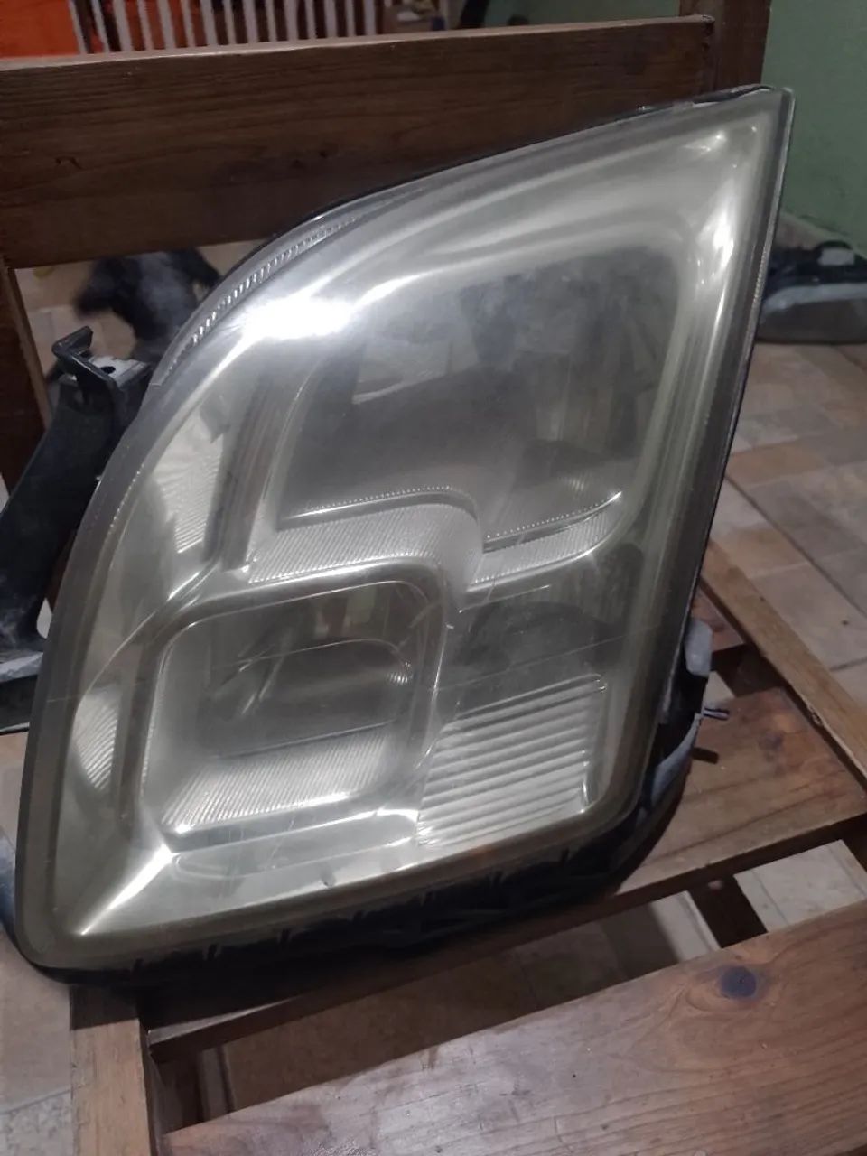 Farol fusion lado esquerdo 