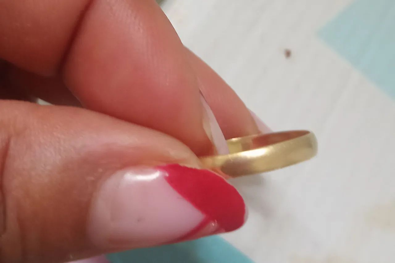 Vendo essa aliança ouro 18k  - Foto 2